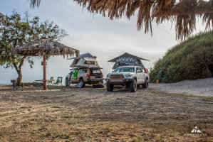 10-baja-mexico-beach-cabana-overland-trucks-rooftop-tents-topoterra-1024x683